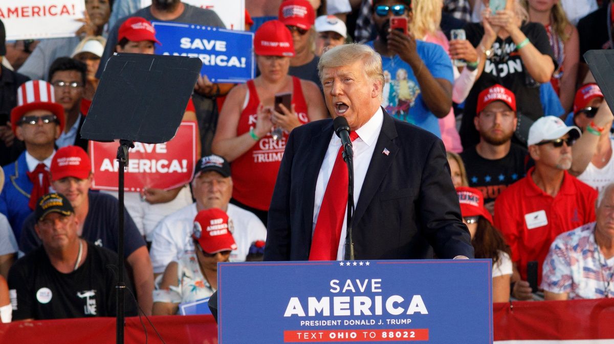 „Zachránit Ameriku.“ Trump během setkání s příznivci znovu zpochybnil volby